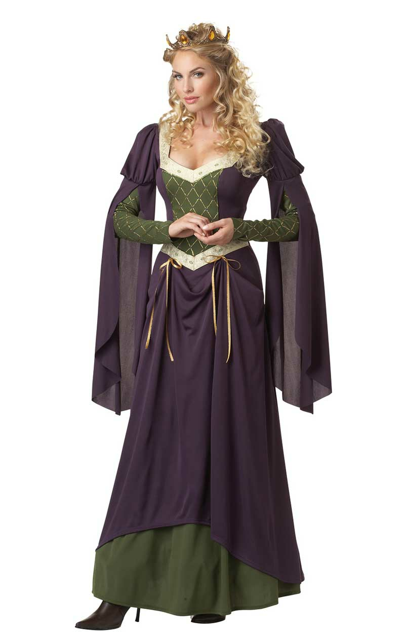 Dama medievale adulta in costume d'attesa