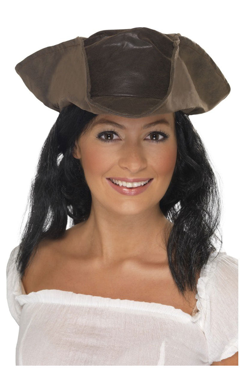 Cappello da pirata marrone con accessorio per capelli